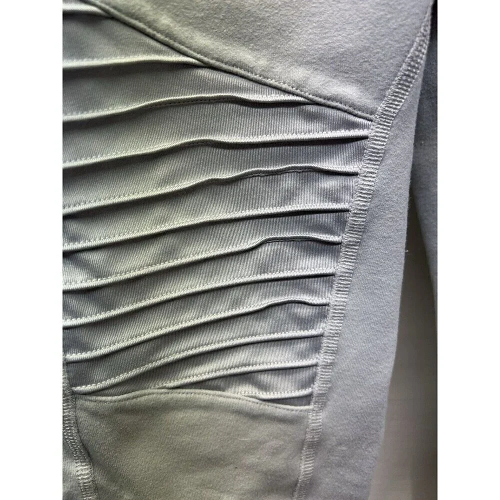 Alo Yoga Moto Leggings Size Small light gray Woman’s Textured High Waisted - Picture 3 of 11